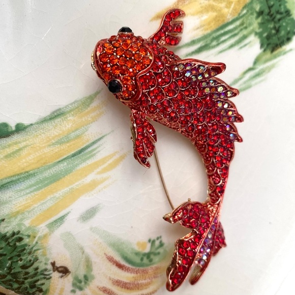 ✨Betsey Johnson Sakana Crystal Brooch - Picture 9 of 12